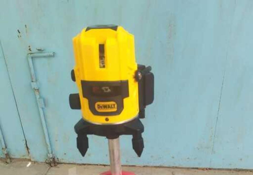Lazer səviyyə ölçən "DeWalt 180mm"