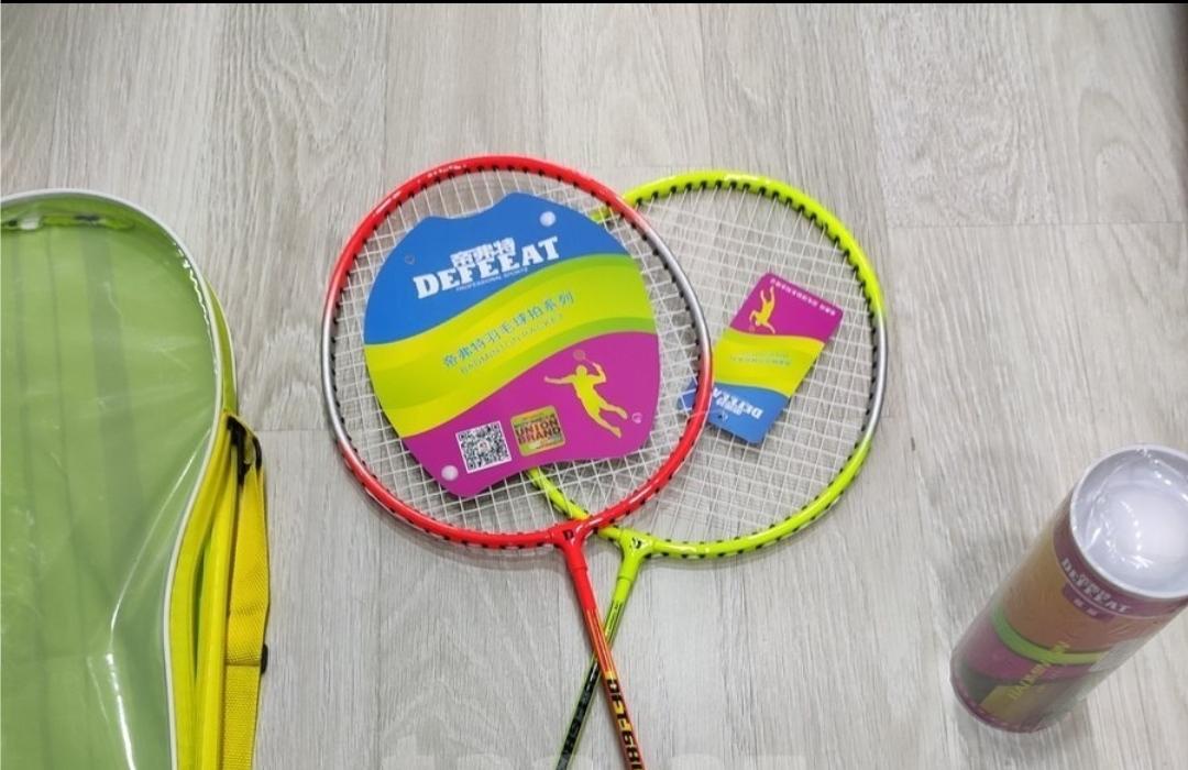 Badminton raketi və valanı "Defeeat"