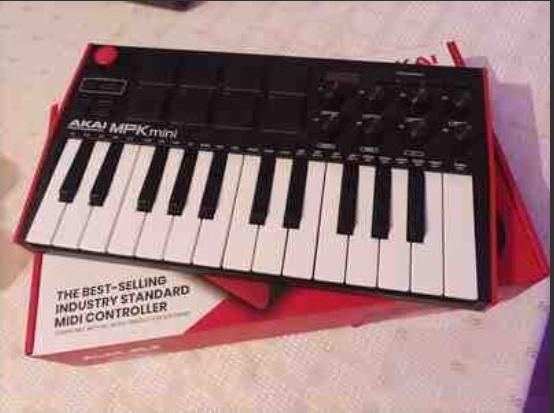 "AKAI MPK mini 3" midi klaviatura