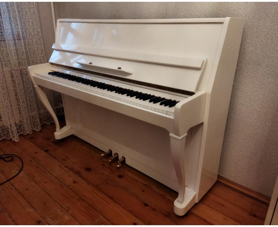 Akkord pianino satılır